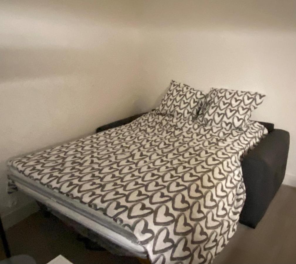 Enghien-Les-Bains: Studio Au Coeur Du Centre Ville. 외부 사진